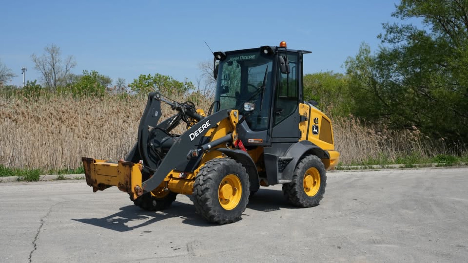 2023 John Deere 244P WHEEL LOADER, photo 2