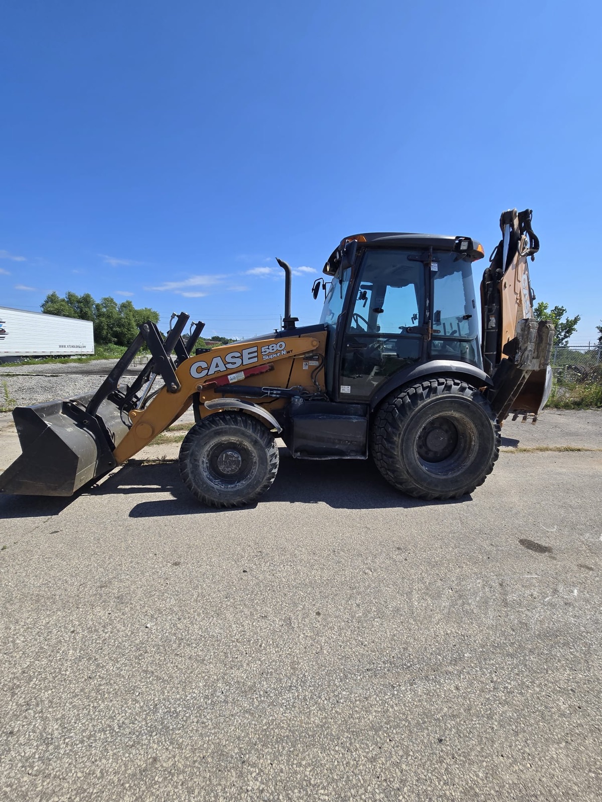 2018 Case 580 SuperN WT Backhoe Loader, photo 3